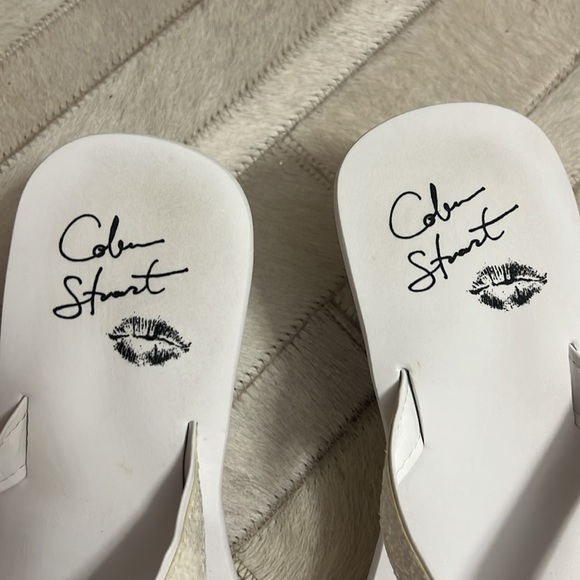 Victoria’s Secret woman’s flip flops - Picture 4 of 9